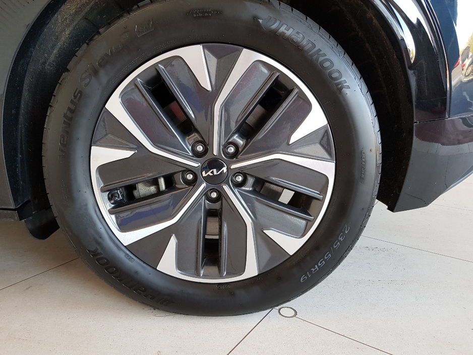 2022 Kia EV6 - image 13