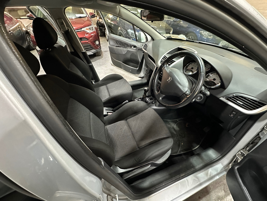 2008 Peugeot 207 1.4 75 bhp SX €2,888