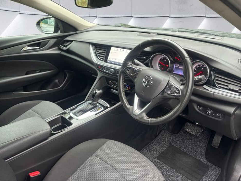 2017 Vauxhall Insignia 1.6 Design NAV Turbo D 5DR Auto €10,495