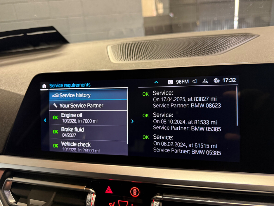 2022 BMW 3 Series - image 13