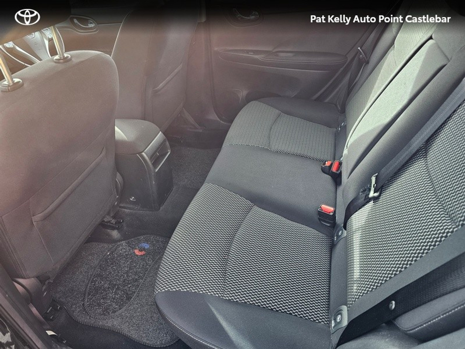 2016 Nissan Pulsar - image 7