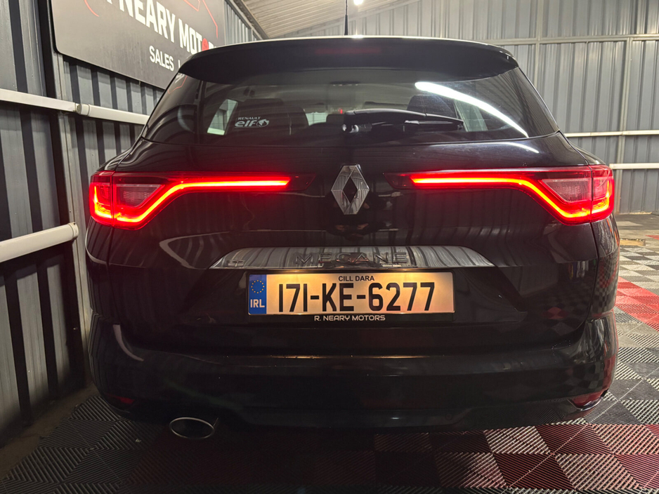 2017 Renault Megane - image 2