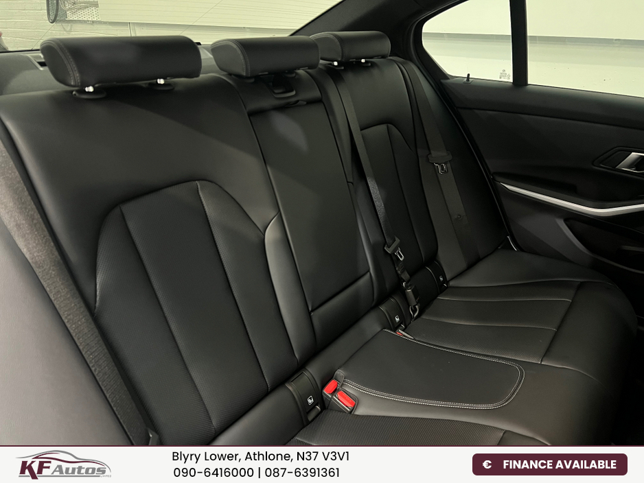 2025 BMW 3 Series - image 17