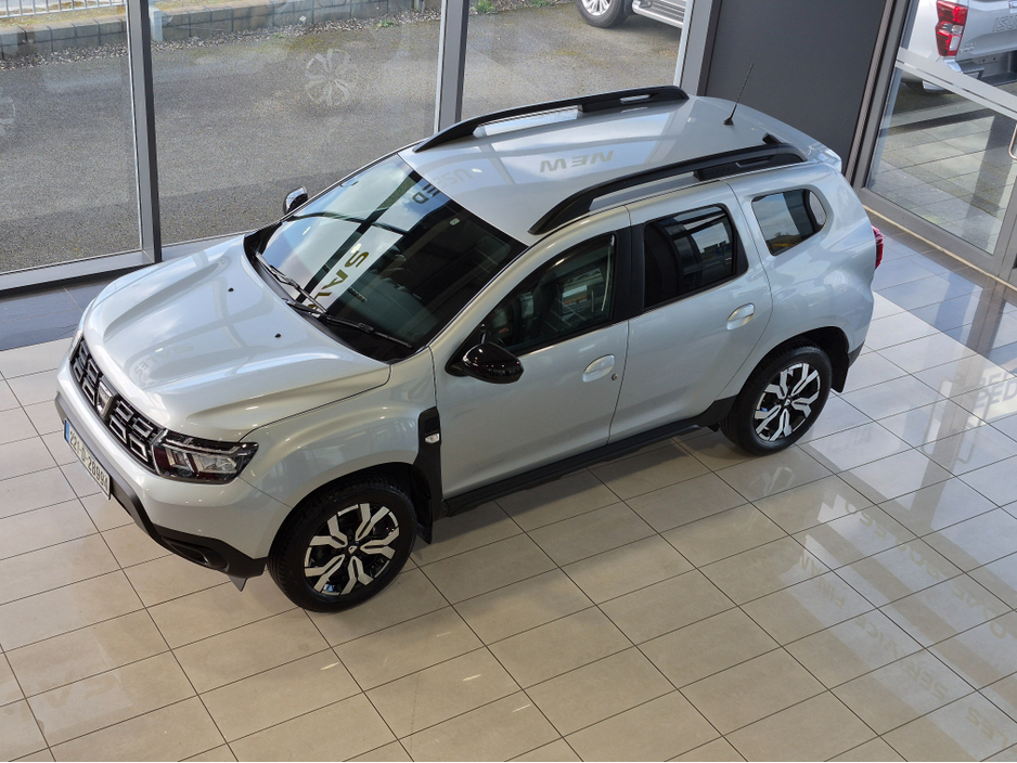 2022 Dacia Duster - image 9