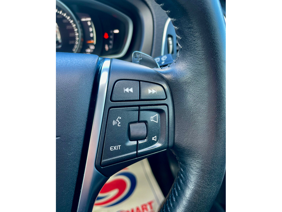 2019 Volvo V40 - image 29