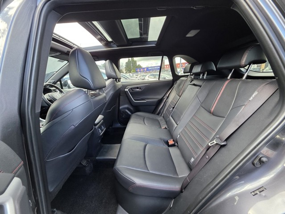 2022 Toyota Rav4 - image 11