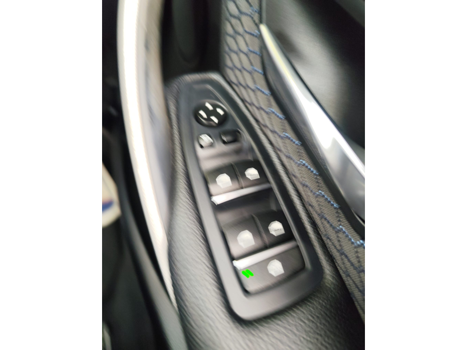 2017 BMW 3 Series - image 20