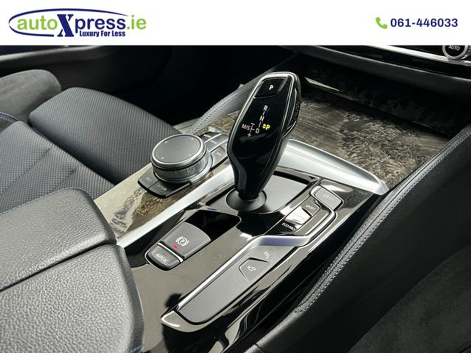 2018 BMW 5 Series - image 8