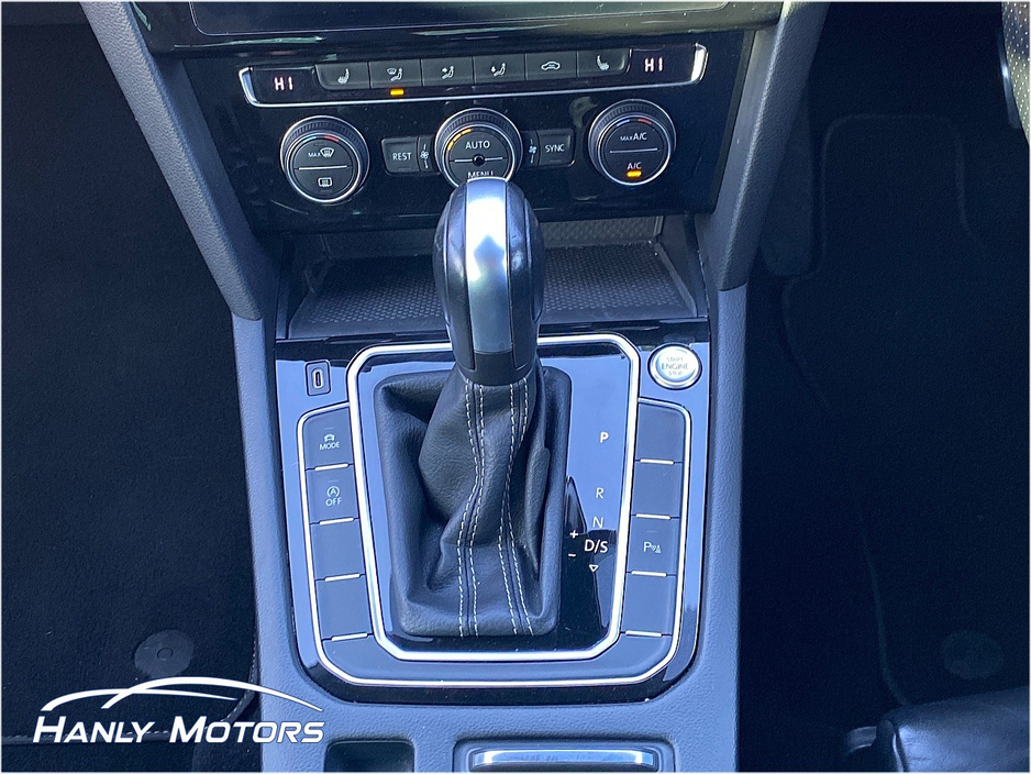 2020 Volkswagen Passat - image 23