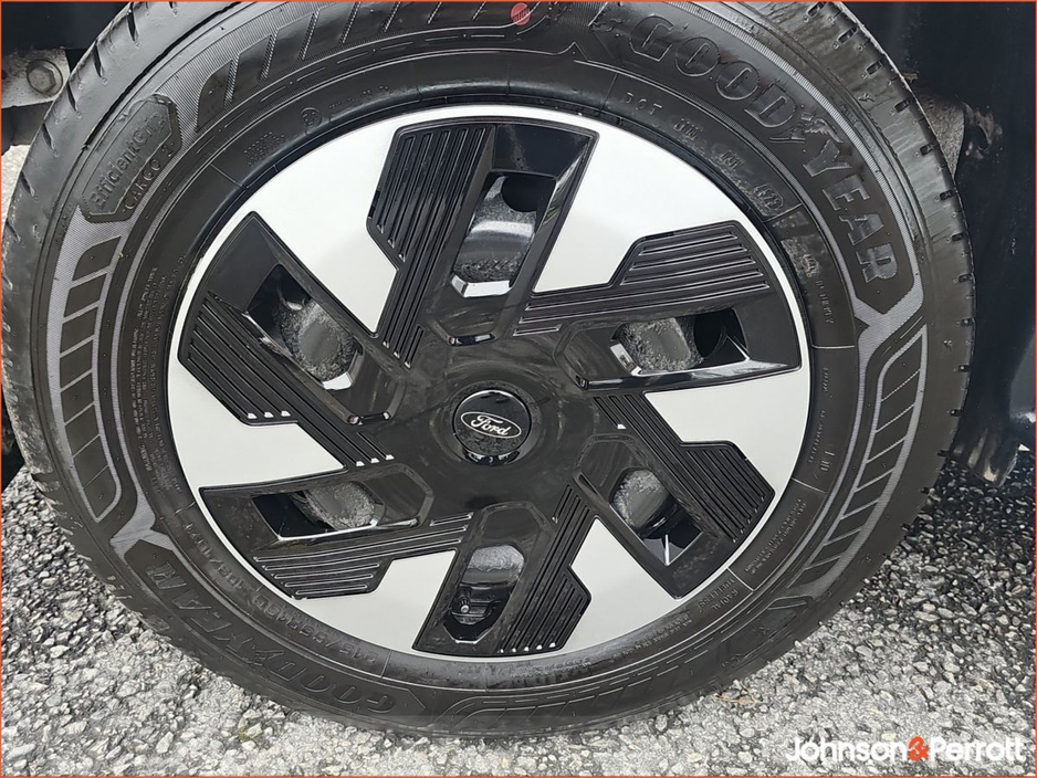 2026 Ford Transit Custom - image 9