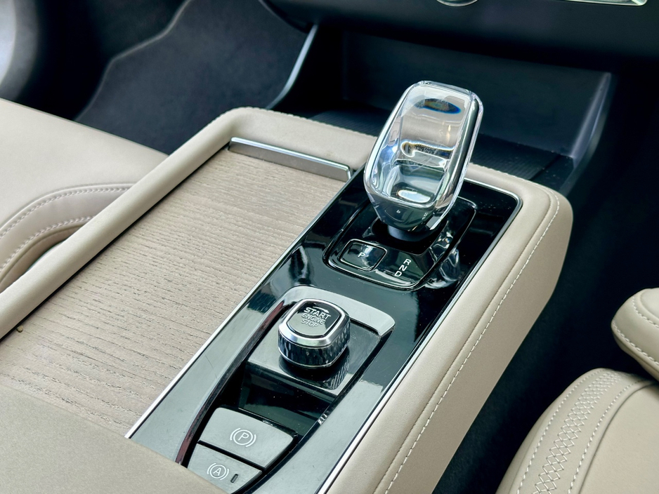 2025 Volvo XC90 - image 5