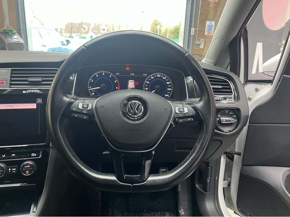 2018 Volkswagen Golf - image 8