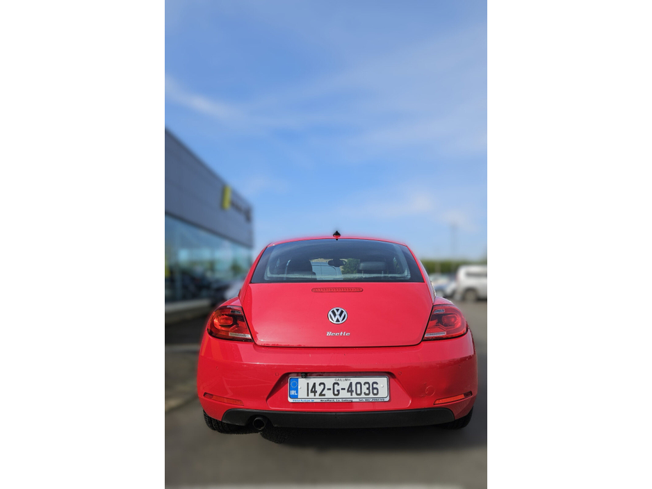 2014 Volkswagen Beetle - image 4