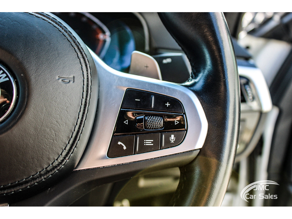 2022 BMW 5 Series - image 23