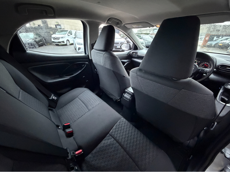 2023 Toyota Yaris 1.5 HYBRID LUNA..rear camera..warranty includedd €16,950