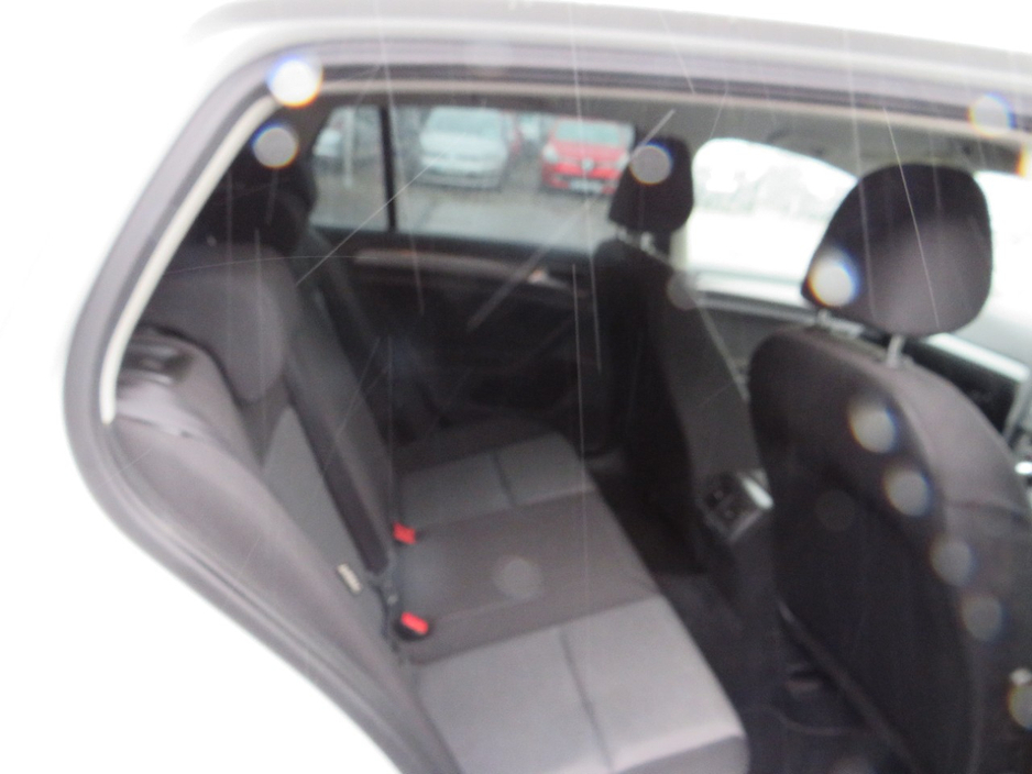 2014 Volkswagen Golf - image 7