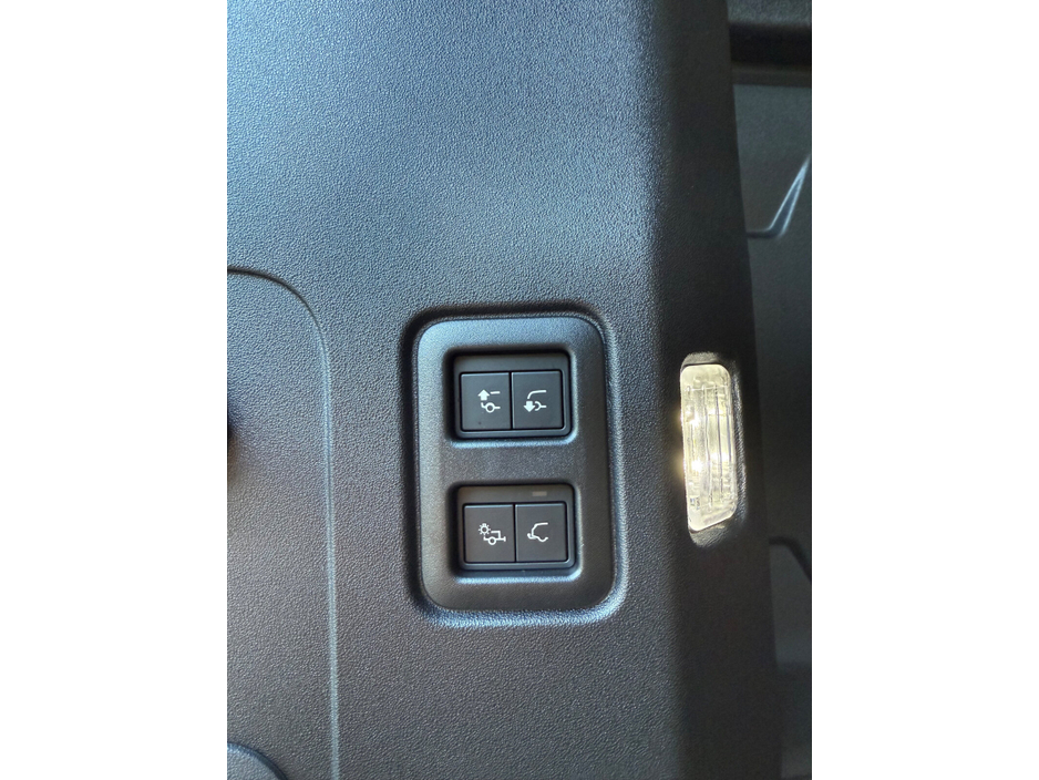 2026 Land Rover Defender - image 20