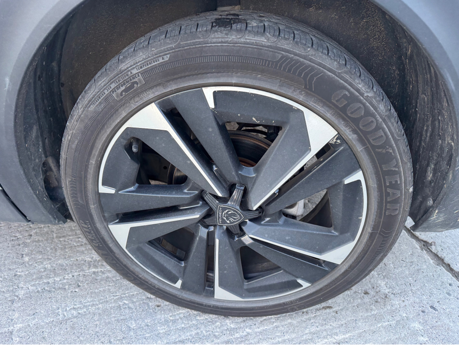 2024 Peugeot 408 ALLURE 1.2 130 AUTOMATIC 6 €30,995