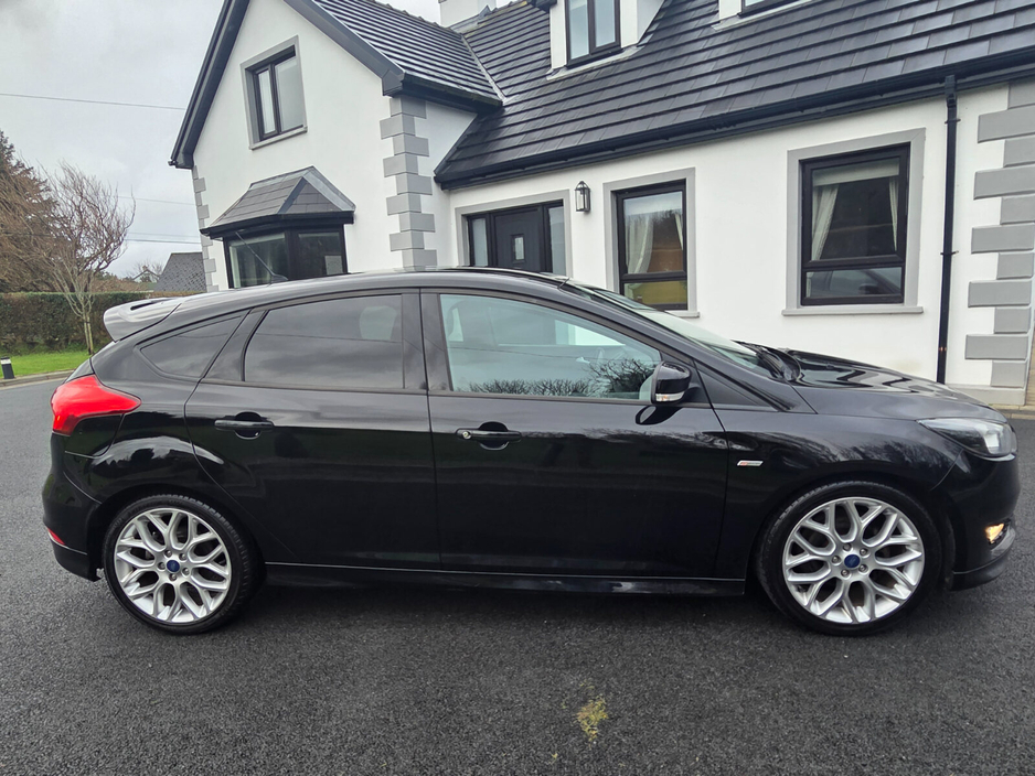 2016 Ford Focus - image 4