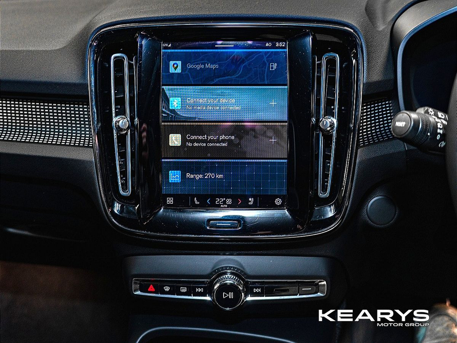 2022 Volvo XC40 - image 12