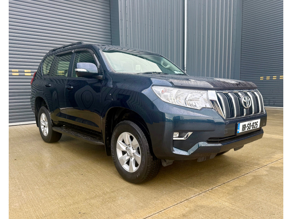 2018 Toyota Landcruiser - image 2