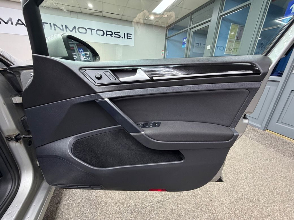 2017 Volkswagen Golf - image 29