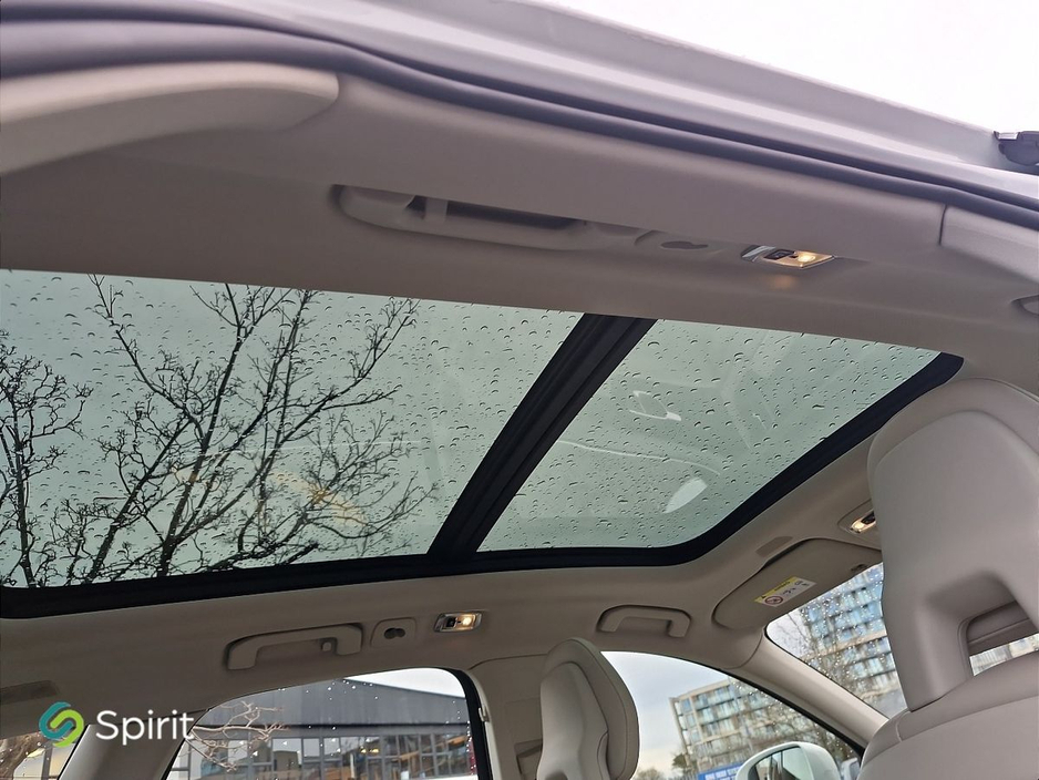 2018 Volvo XC60 - image 14