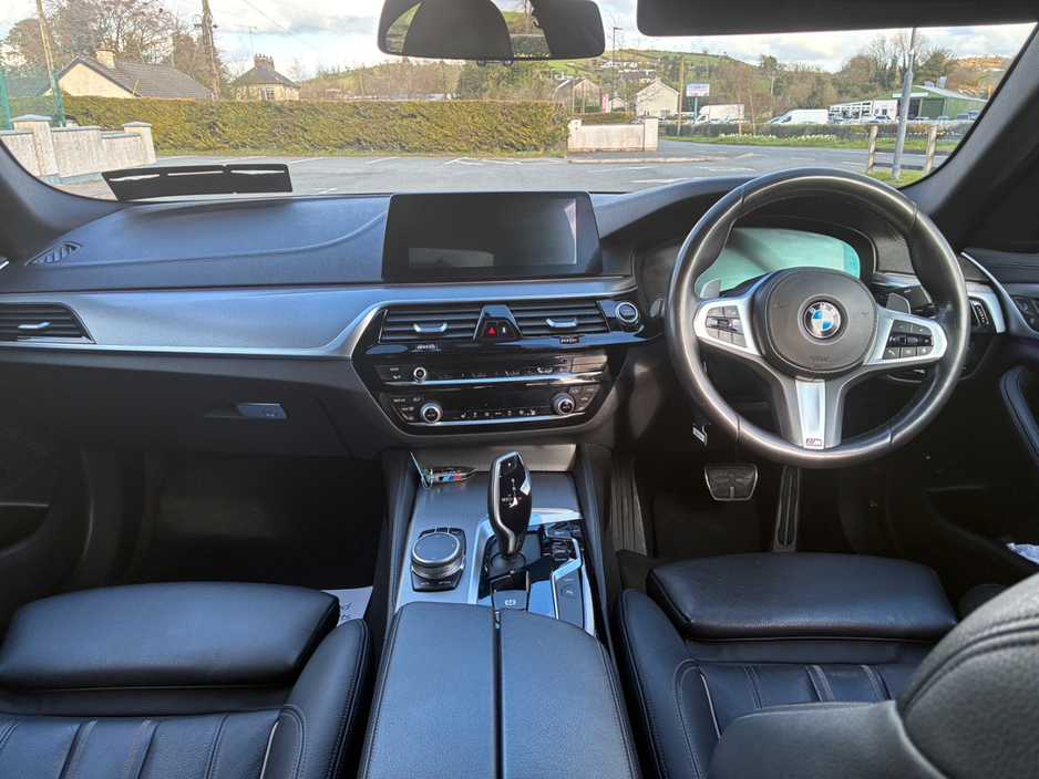 2019 BMW 5 Series - image 7