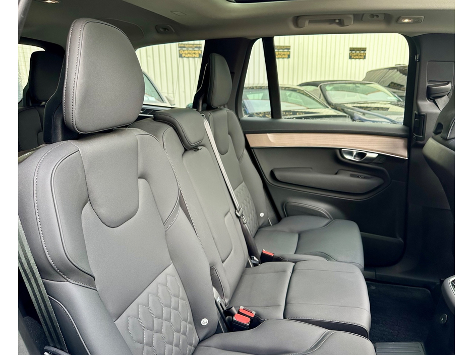 2025 Volvo XC90 - image 17