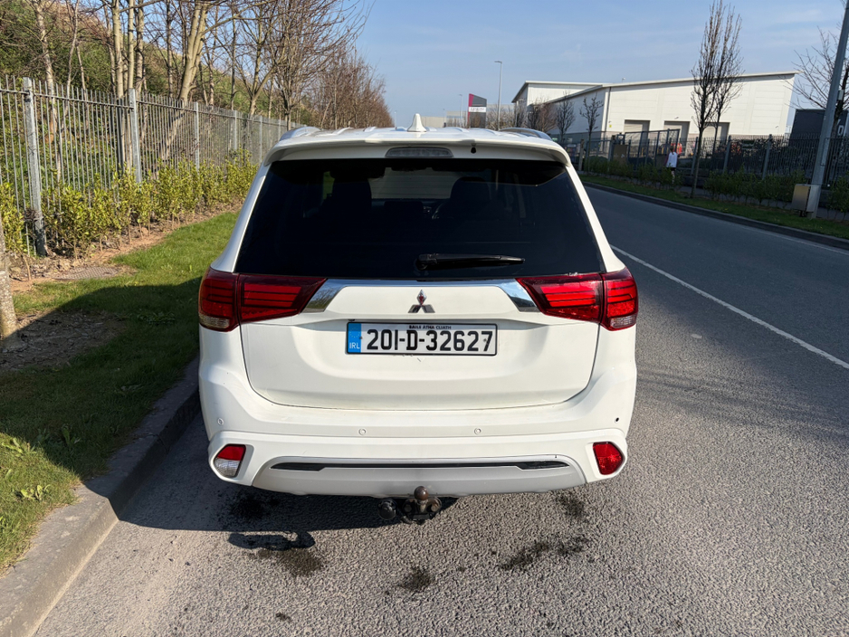 2020 Mitsubishi Outlander - image 4