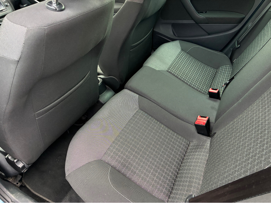 2016 Volkswagen Polo - image 24