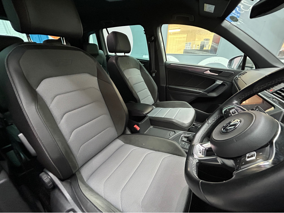 2017 Volkswagen Tiguan - image 6