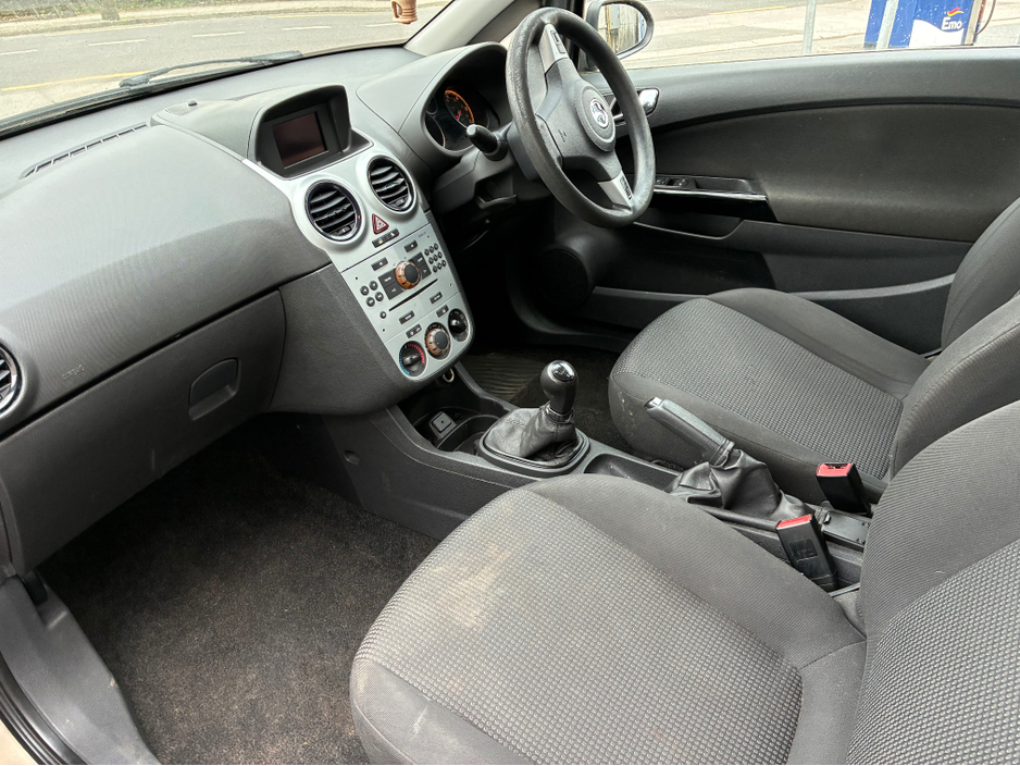 2012 Opel Corsa - image 8