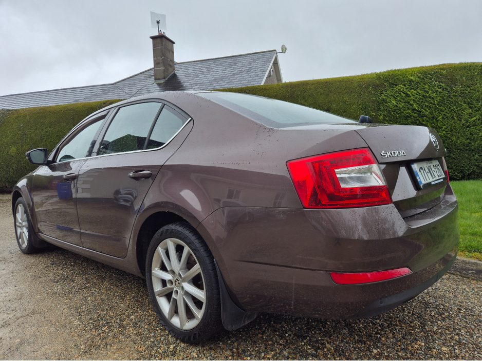 2017 Skoda Octavia - image 3