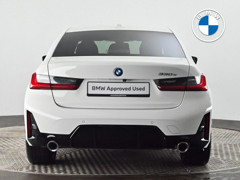 2025 BMW 3 Series - image 15