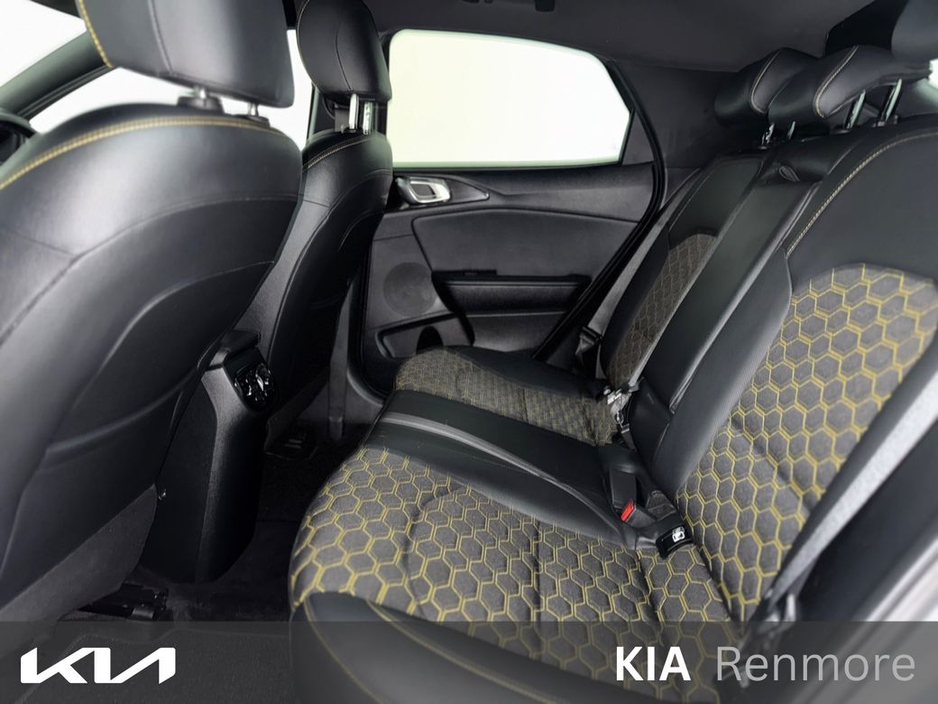 2021 Kia XCeed - image 3