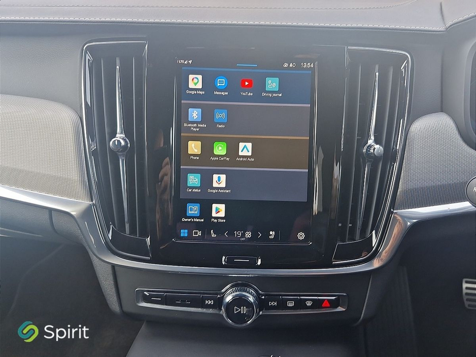 2021 Volvo V90 - image 12