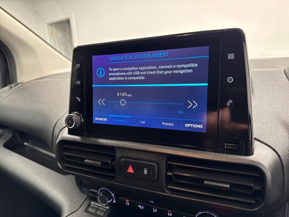 2024 Peugeot Partner - image 18