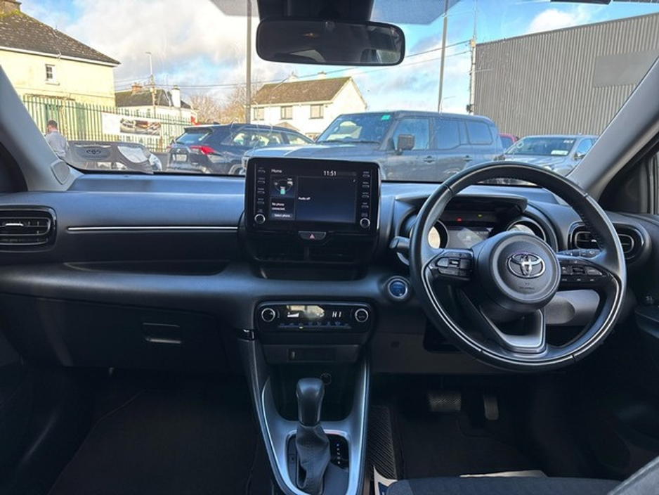2023 Toyota Yaris FRESH SELECTION OF TRADE-INS YARIS CROSS LUNA €26,000