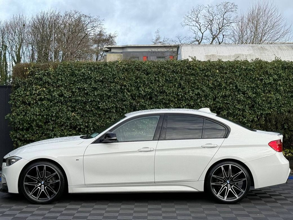 2015 BMW 3 Series 320d M-SPORT COMPETITION // HEADS-UP DISPLAY // LEATHER M-SPORT INTERIOR // REVERSE CAMERA €18,750