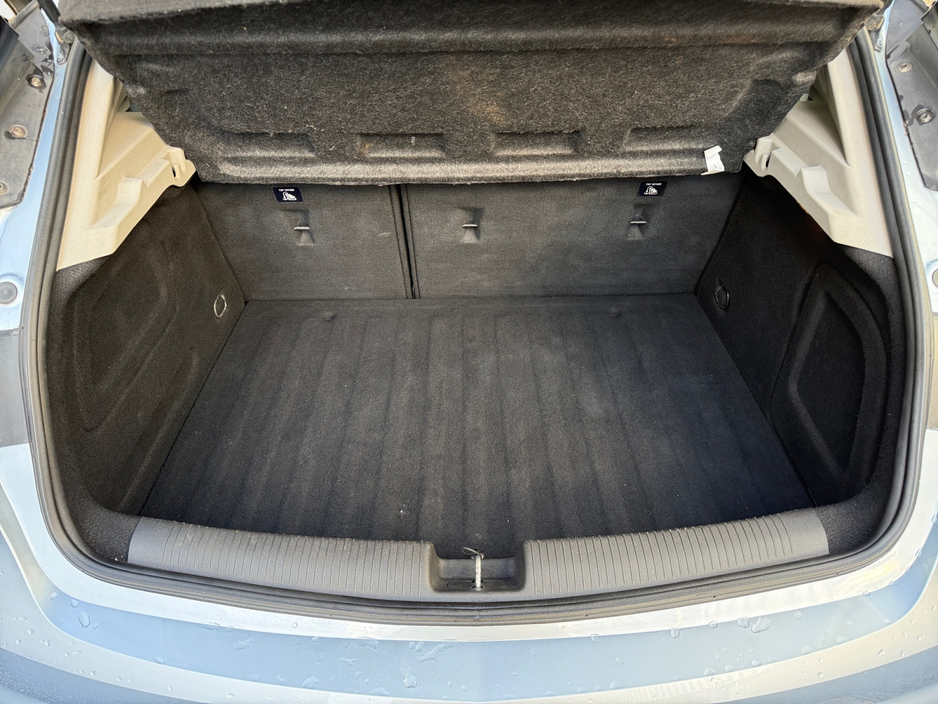 2016 Vauxhall Astra - image 9