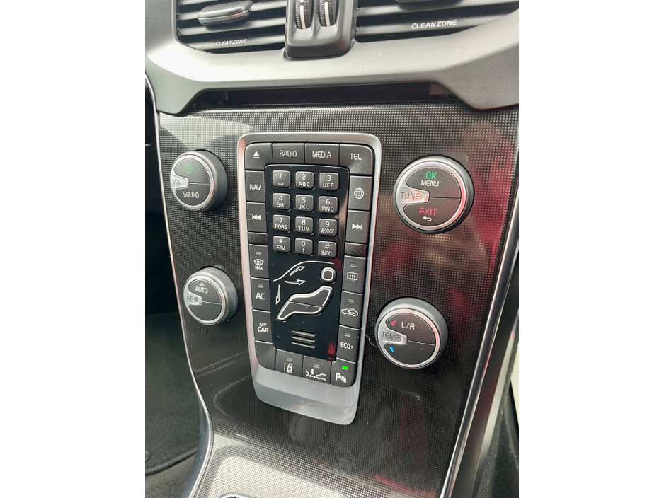 2017 Volvo V40 - image 29