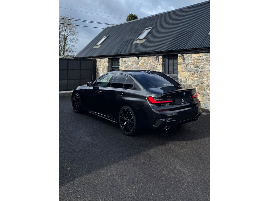 2020 BMW 3 Series - image 6