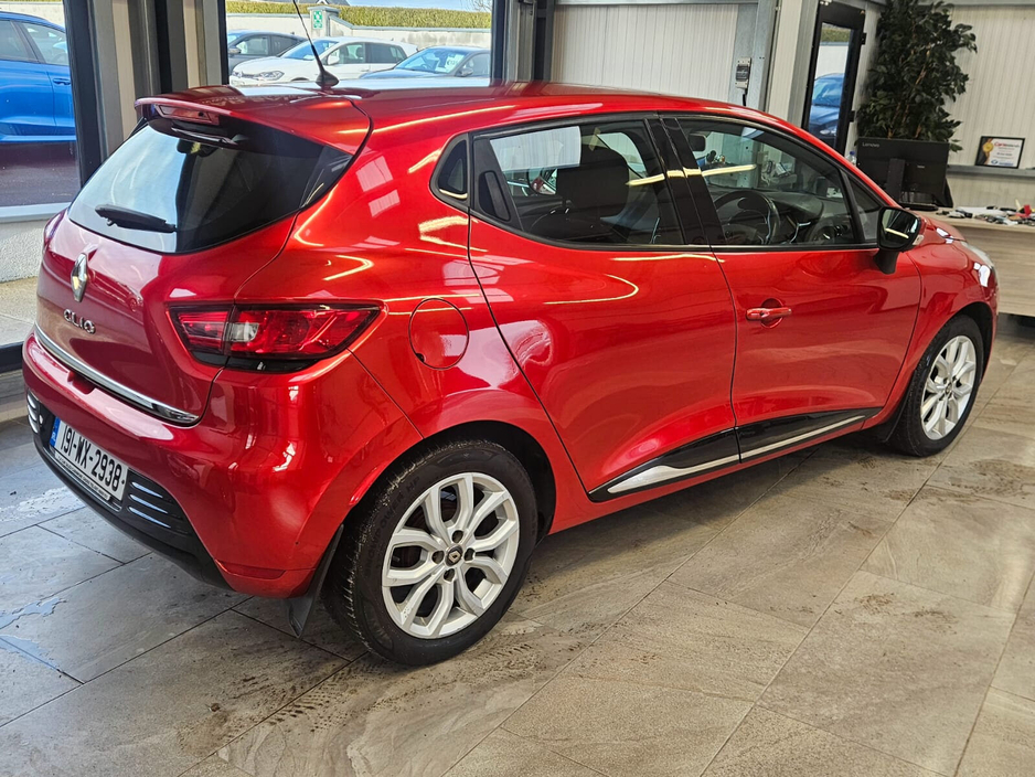 2019 Renault Clio - image 3