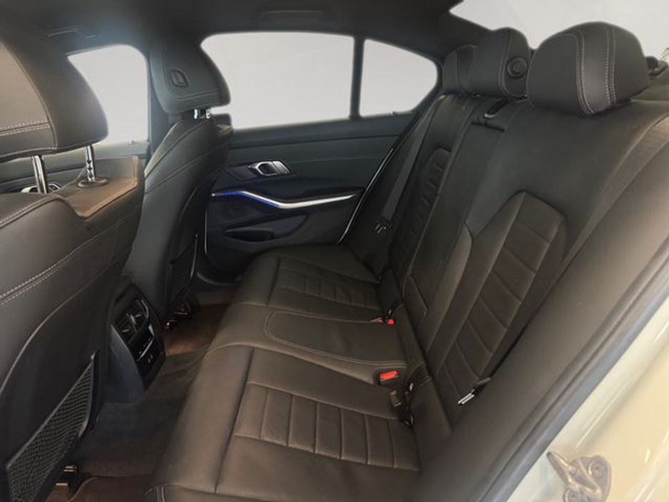 2020 BMW 3 Series - image 16