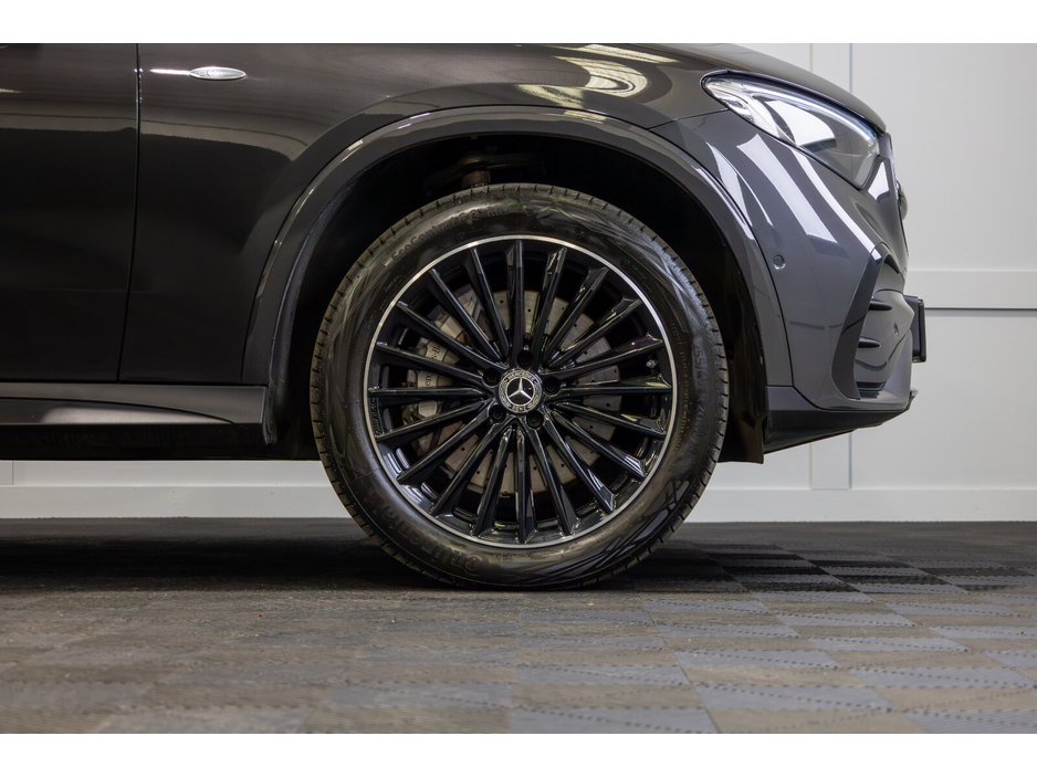 2025 Mercedes-Benz GLC Class - image 7