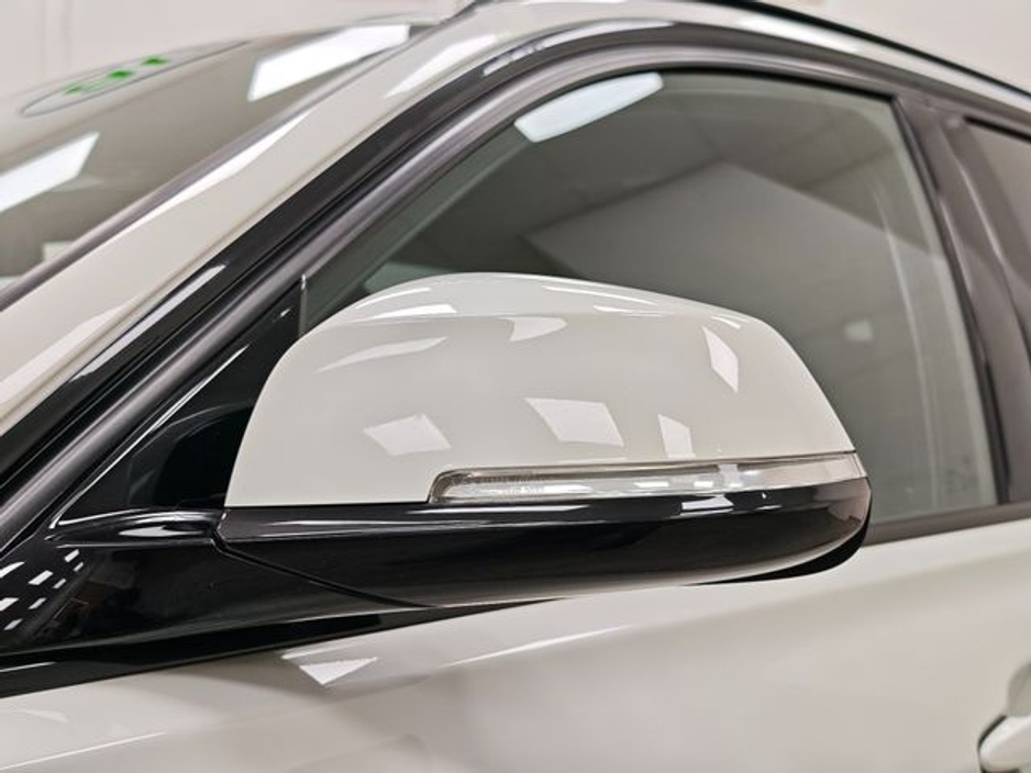 2018 BMW 3 Series - image 19