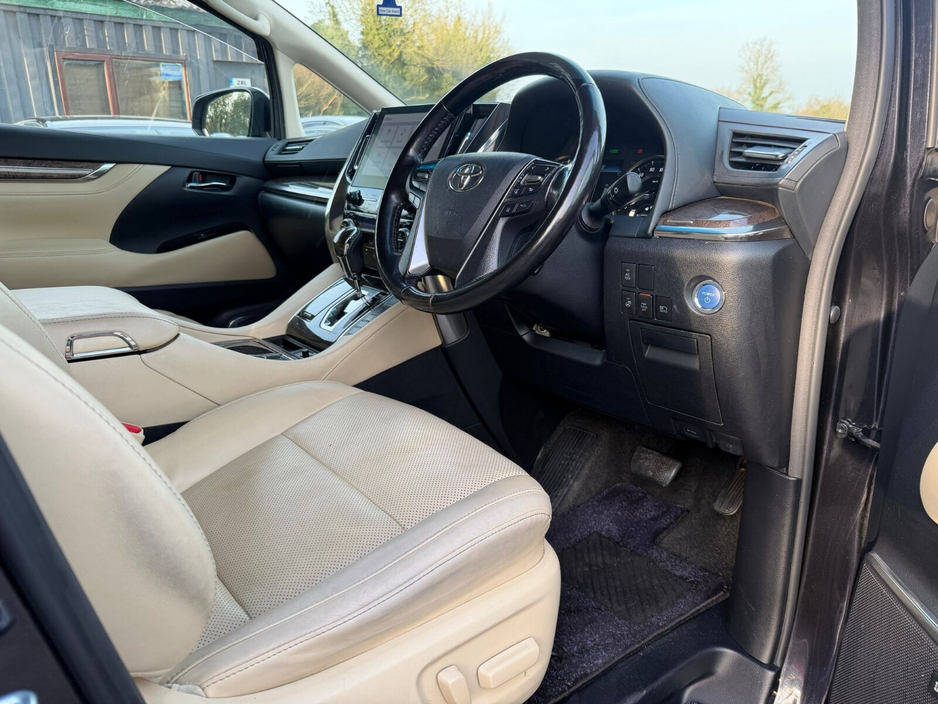 2021 Toyota Alphard - image 16
