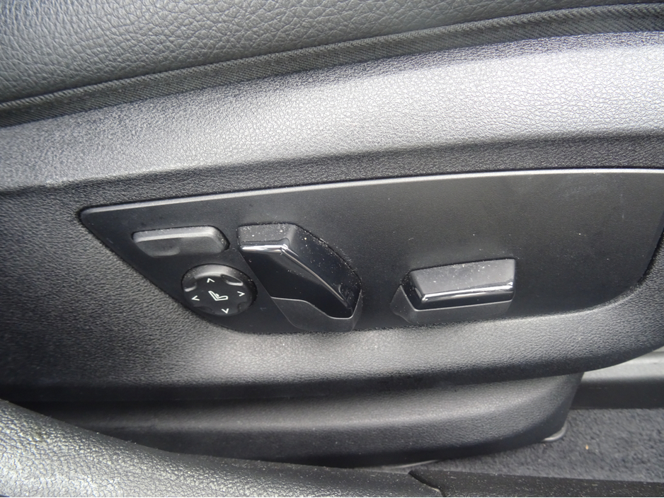 2021 BMW 5 Series - image 16