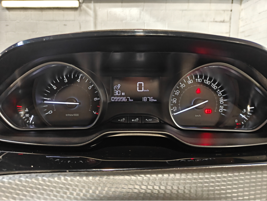 2019 Peugeot 2008 - image 12